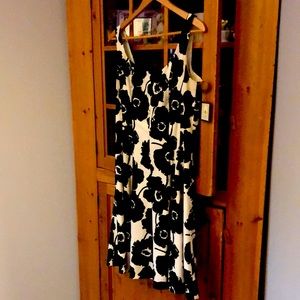 Nine West dress, size 12 back and white